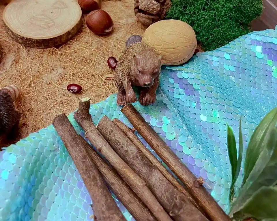 Бобр у реки
