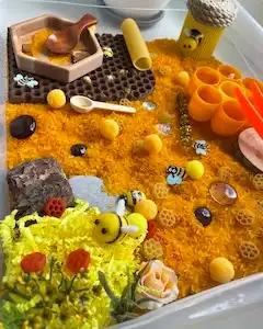Пчела на цветке
